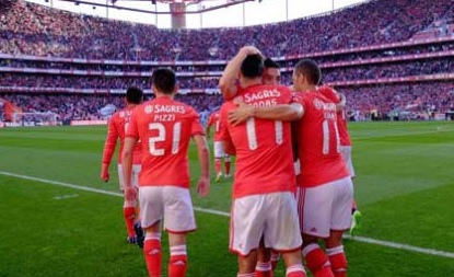 Benfica edge towards Liga title