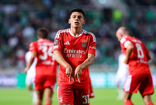 Benfica top the Europa League after beating Omonia Nicosia 4-1 in Cyprus