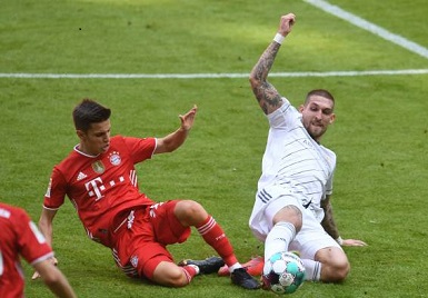 Bayers Dandas gibt sein komplettes Bundesliga-Debüt, als Andre Silva erneut zuschlägt