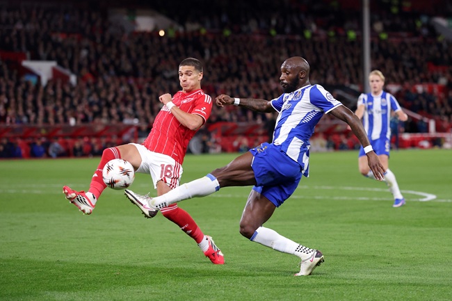 Ten-man Porto tumble out of Europa League after being beaten 1-0 by Nottingham Forest