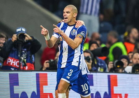 Long Ball Futebol podcast: an upset in Porto and some crazy games!