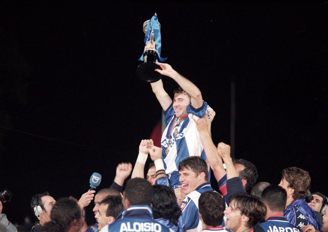 Rui Barros celebrates after his last match, the Portuguese Cup final replay against Sporting, which Porto won 2-0. (Photo: Nuno Correia, Allsport)