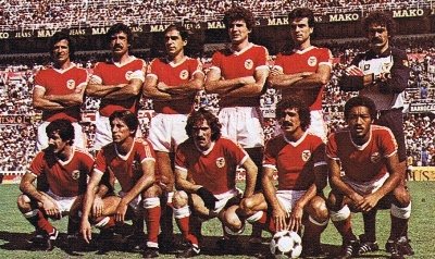 It was in his third spell at Benfica that Alves at last enjoyed great success at the Estádio da Luz (Image: gloriasdopassado.blogspot.com)