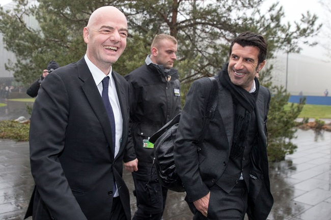 Is Luís Figo preparing the ground for a bid at the FIFA presidency?