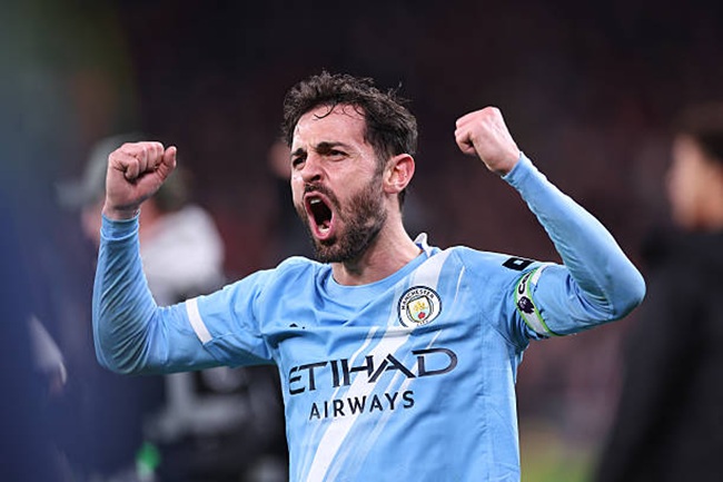 Man City boss Guardiola labels Bernardo Silva “one of the best ever” after goal in Liverpool win [video]