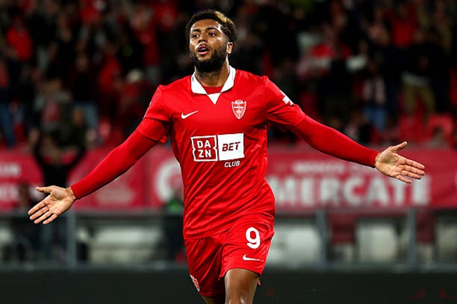 Portuguese Abroad goals: Varela dominant in Serie A; Neto pays tribute to Jorge Jesus after Chelsea brace; Guedes on-target again in La Liga; Amorim says Milan trust goalscorer Ramos [video] 