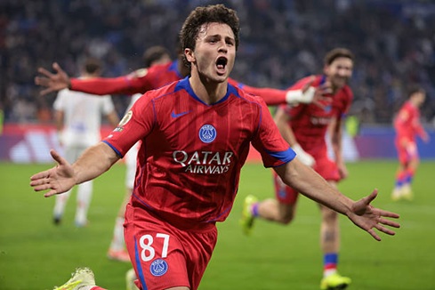 Portuguese starlets João Neves, Afonso Moreira on the scoresheet as PSG beat Lyon 3-2 [video]