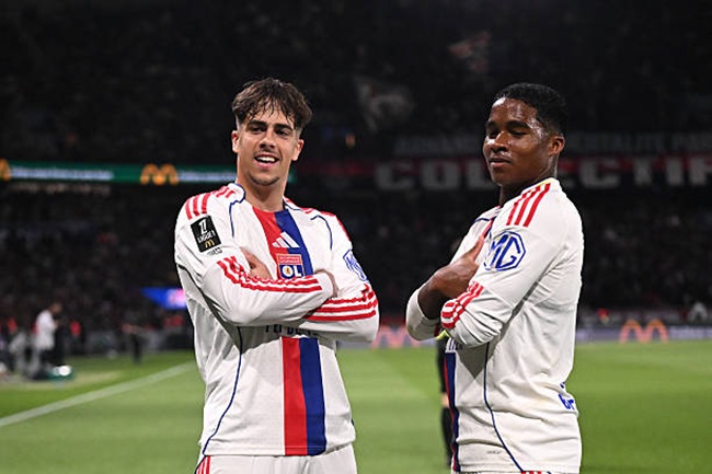 Portuguese youngster Moreira earns praise, Gonçalo Ramos criticised, as Fonseca’s Lyon stun PSG [video]