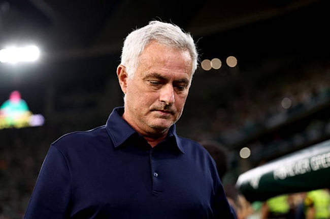 Mourinho laments ‘naive’ Real Madrid players, but refuses to criticise Mbappe after loss 1-0 to Real Betis: “We all take the penalty together” [video] 