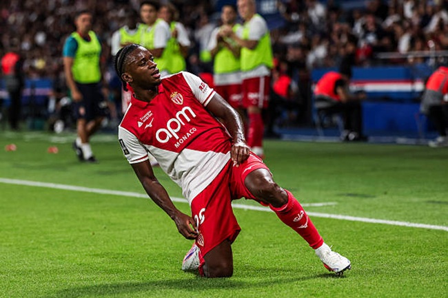 Portuguese abroad video goals round-up: Nazinho helps Monaco stun PSG; Esteves GOLAÇO in Mexico; Fábio Silva class in Dortmund; Trincão strikes in Saudi; Sousa nets for Strasbourg; Jota Silva, Braga spot-on
