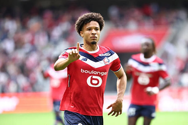 Once dubbed the new Dani Alves, injury-free Tiago Santos praised for “extraordinary quality” by Lille boss Ancelotti after golaço in France [video] 