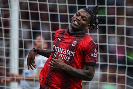 Rafael Leão smiling again with starring cameo in Milan victory [video] 